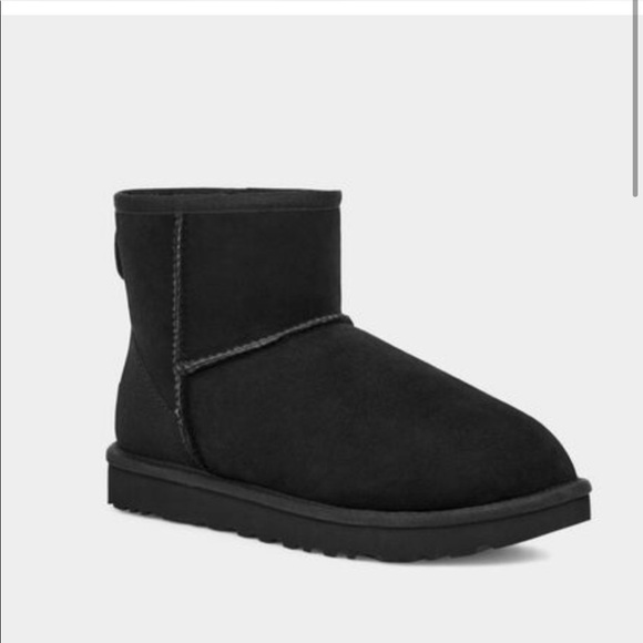 New UGG Women’s Black Classic Mini II Boot, Size US 7 - Picture 3 of 13